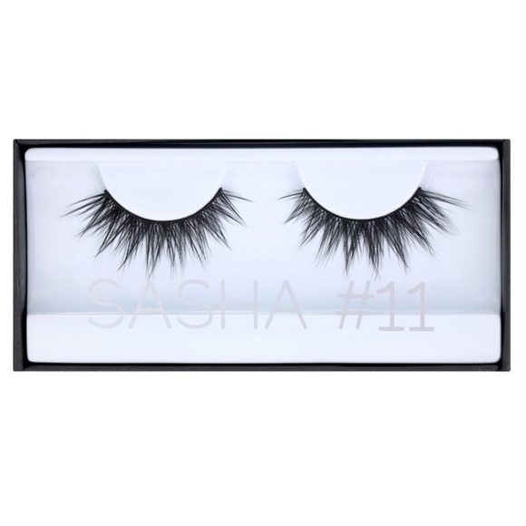 HUDA BEAUTY Classic Lash - Picture 2 of 7